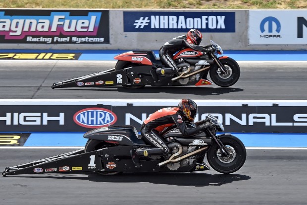 HINES AND KRAWIEC PREPARE HARLEY SCREAMIN’ EAGLE PRO STOCK DRAG BIKES FOR CHAMPIONSHIP BATTLE AT NHRA FINALS